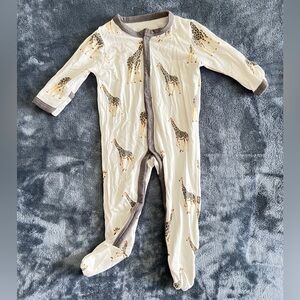 Kyte BABY Cream and Gray Bamboo Giraffe Print Footie